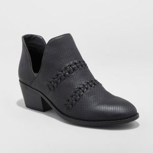 Looking To Buy These Universal Thread Black Bootie